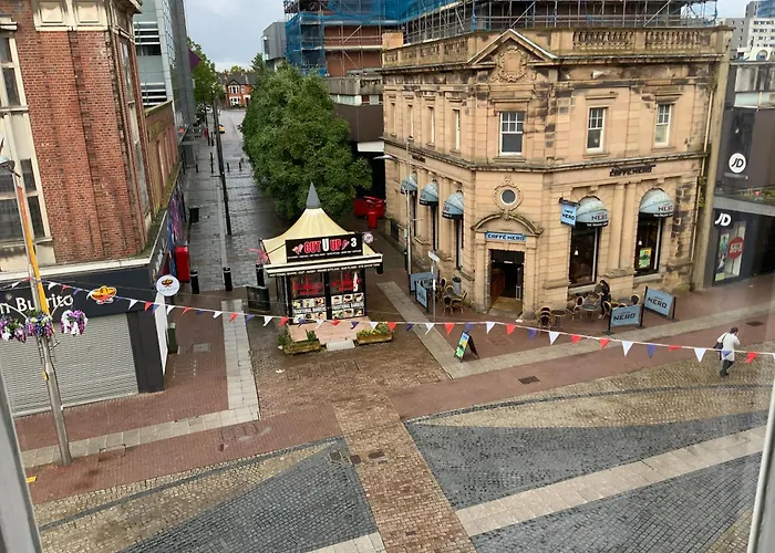 Nero View, Southend City High Street