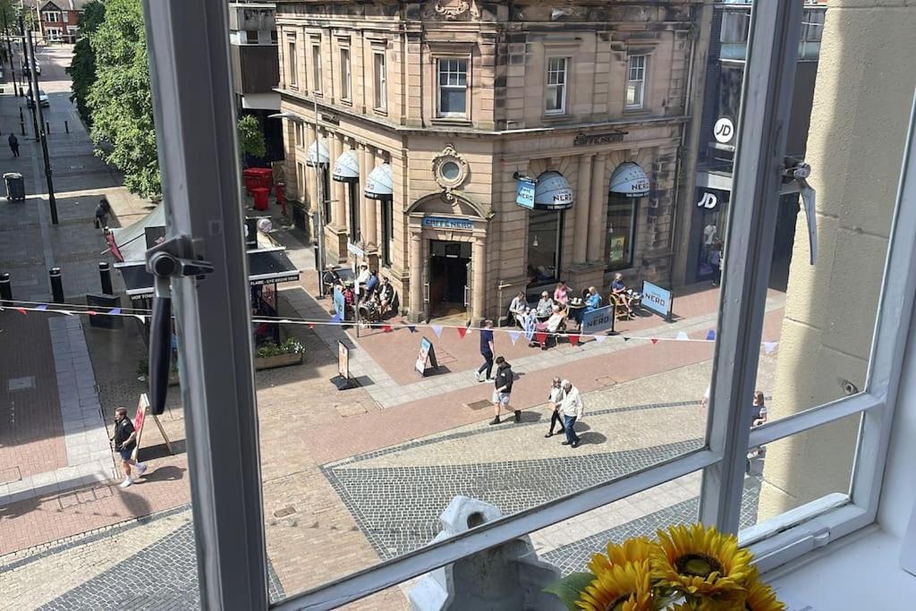 Nero View, High Street