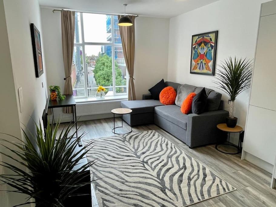 Nero View, High Street Apartment